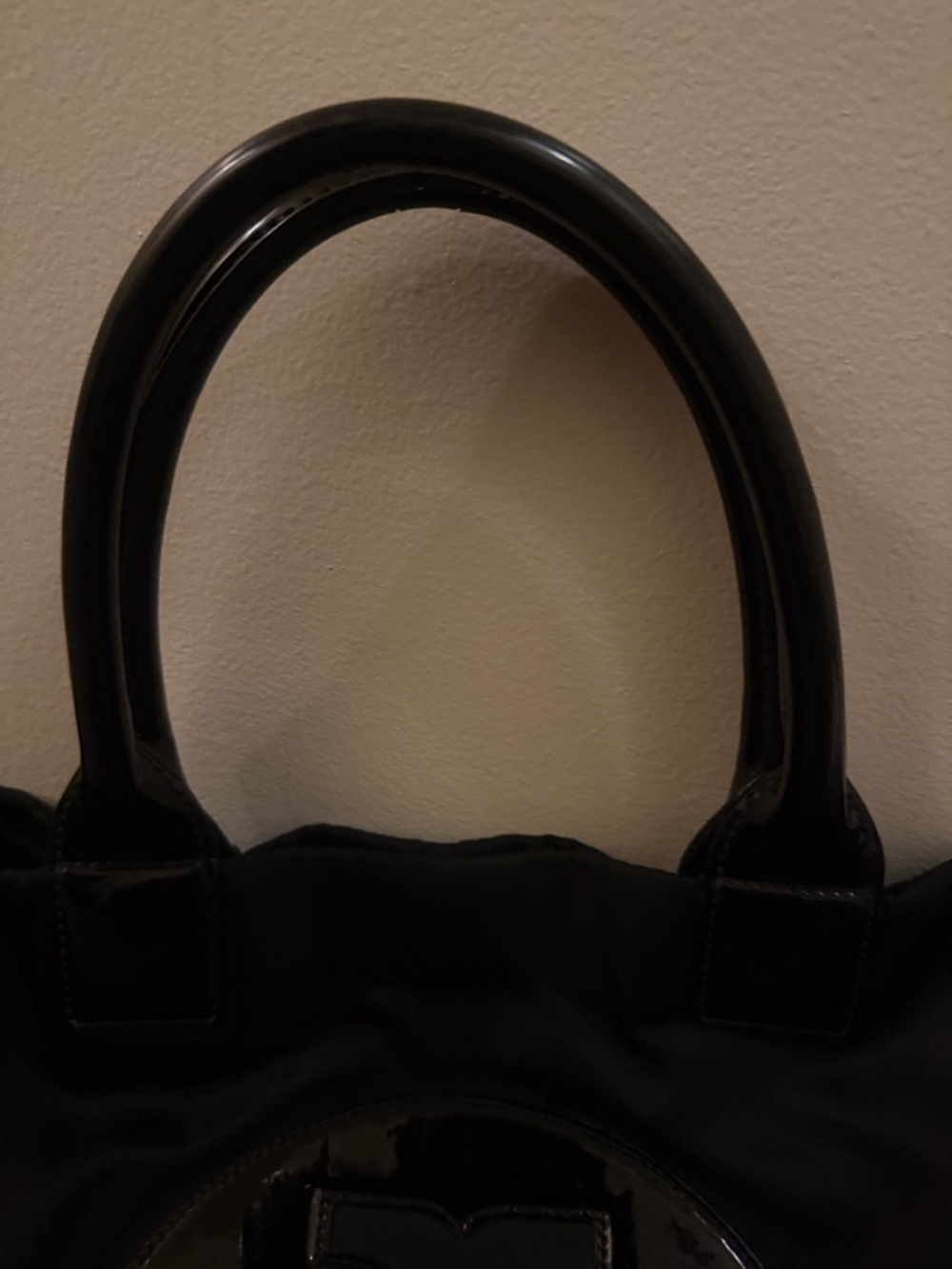 Tory Burch Black Patent Logo Tote - Picture 3 of 5